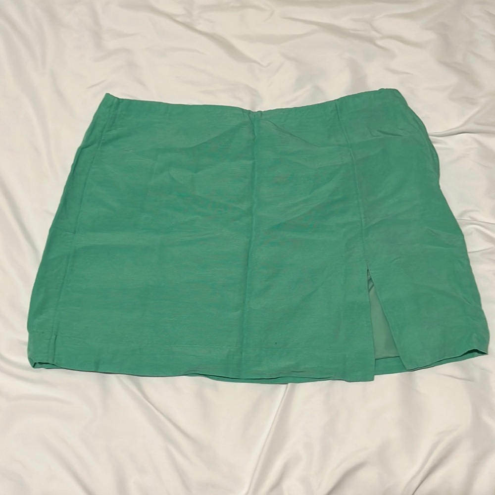 H&M women’s size 10 Green linen miniskirt